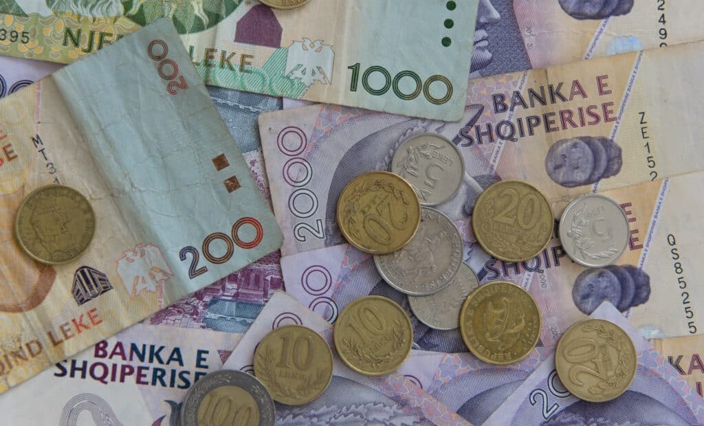 Oferta monetare e Lekut arrin ne nivelin me te larte qe prej 2022